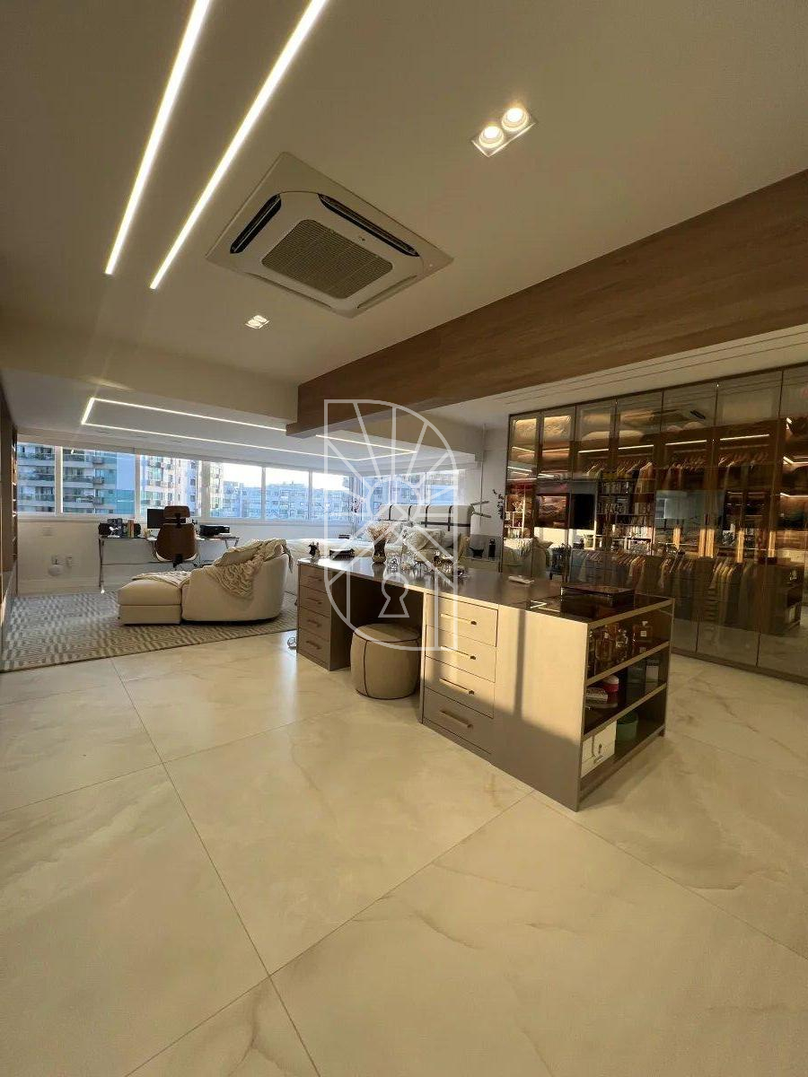 Atlântico Sul, surpreendente apartamento totalmente reformado com fino acabamento. - Márcia Nascimento Imóveis