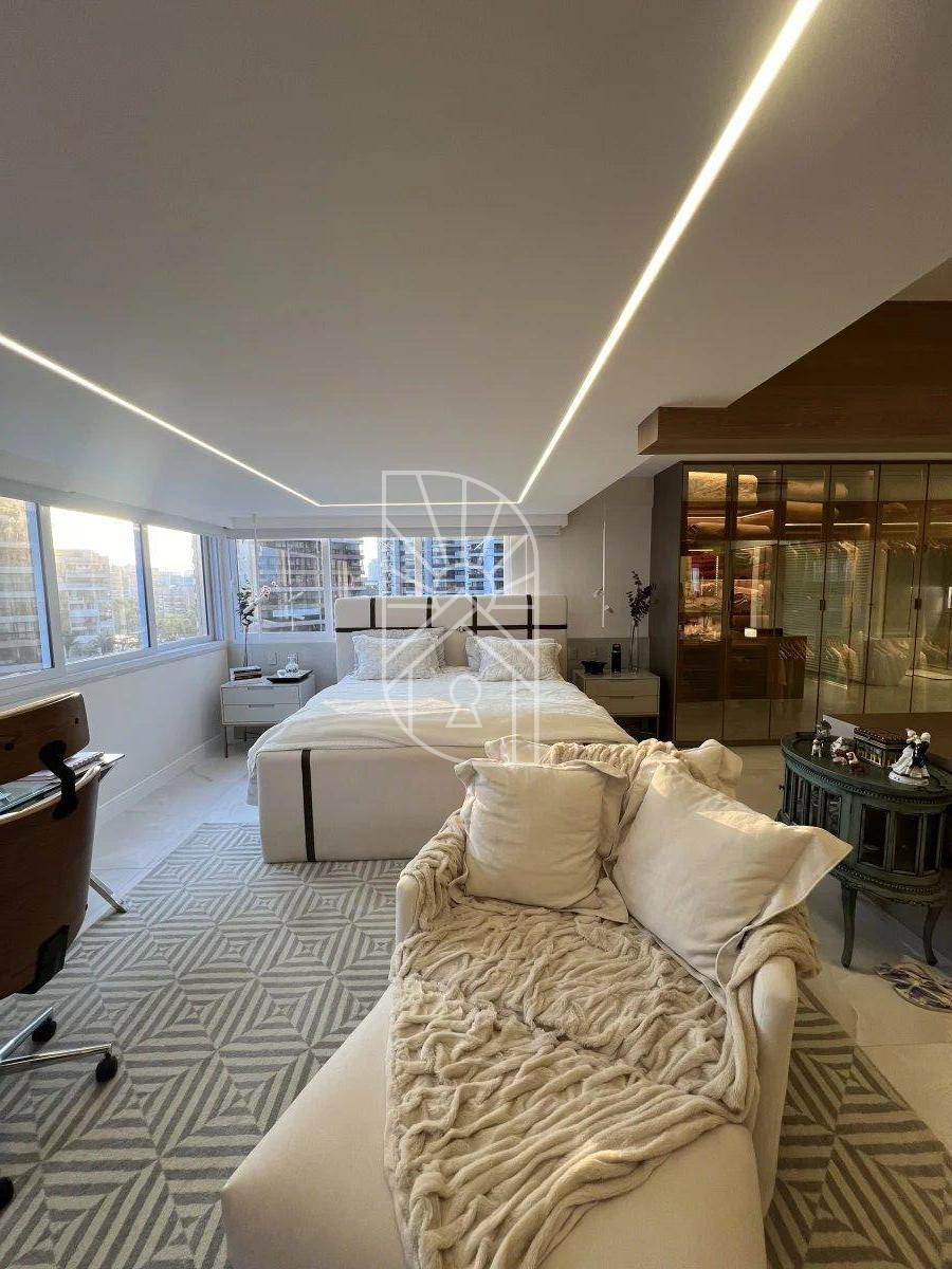 Atlântico Sul, surpreendente apartamento totalmente reformado com fino acabamento.