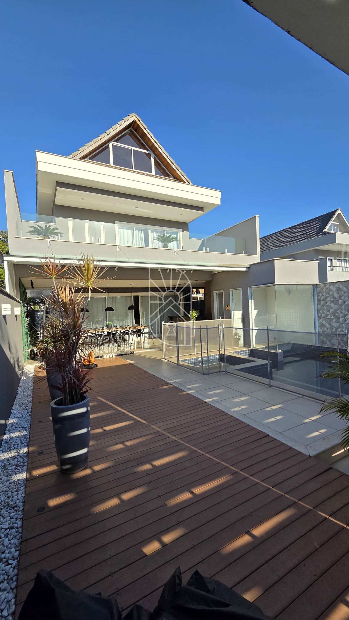 Casa Triplex de Luxo no Recreio | 4 Suítes | Piscina, Sauna e Área Gourmet | Porteira Fechada - Márcia Nascimento Imóveis