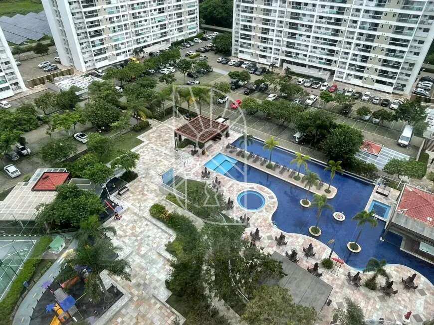 Cobertura Duplex para aluguel e venda; 230 m² com 4 quartos, Dependência completa, Piscina, vista mar e montanha.